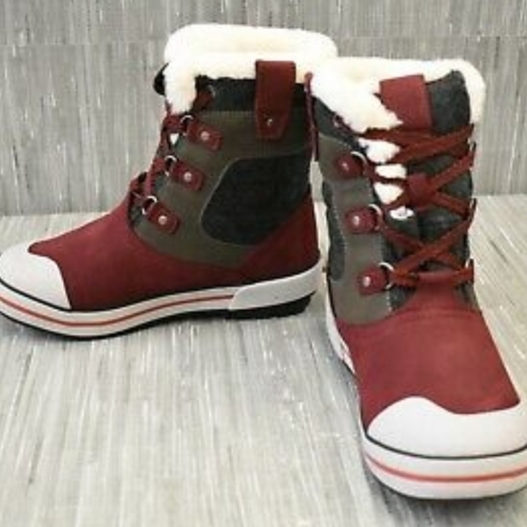 KEEN Elsa Pinot Noir Premium Snow Boot - Picture 3 of 16
